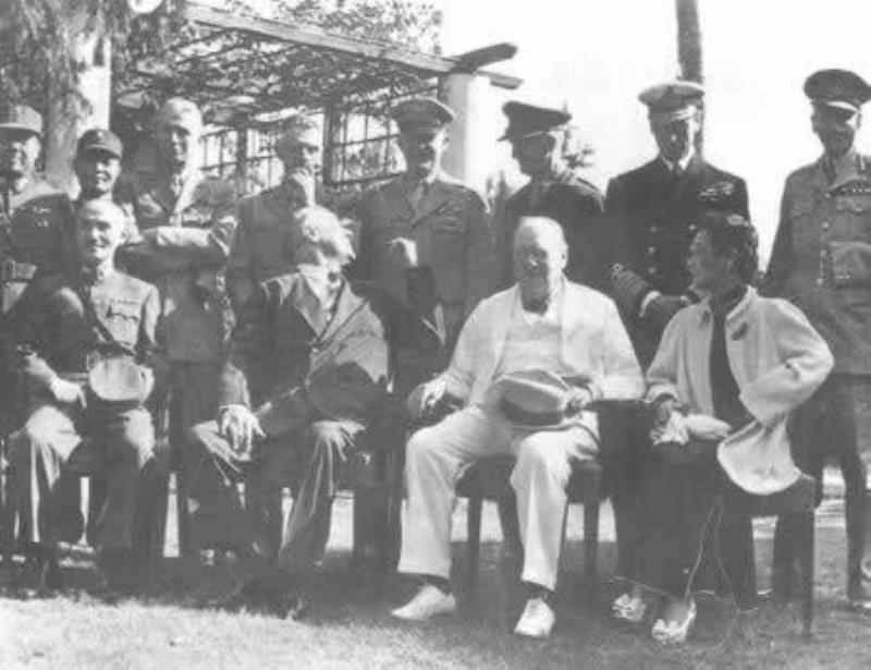 中英美領(lǐng)導(dǎo)人舉行開羅會議
