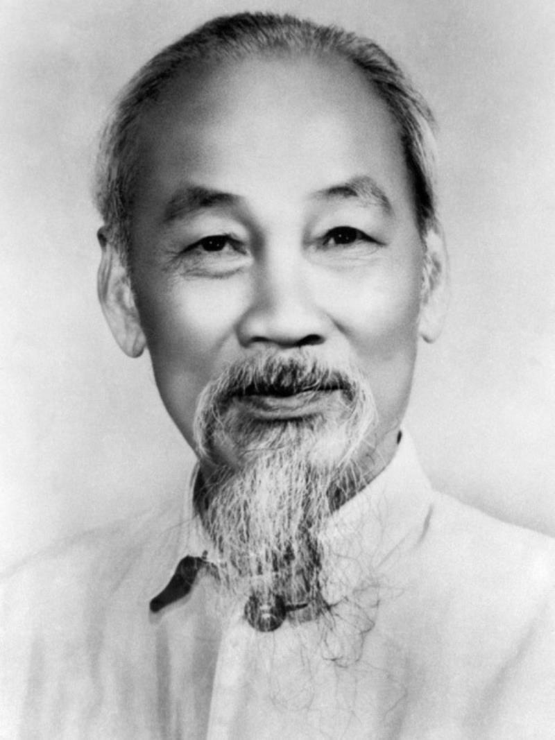 胡志明發(fā)表《全民抗戰(zhàn)號召書》
