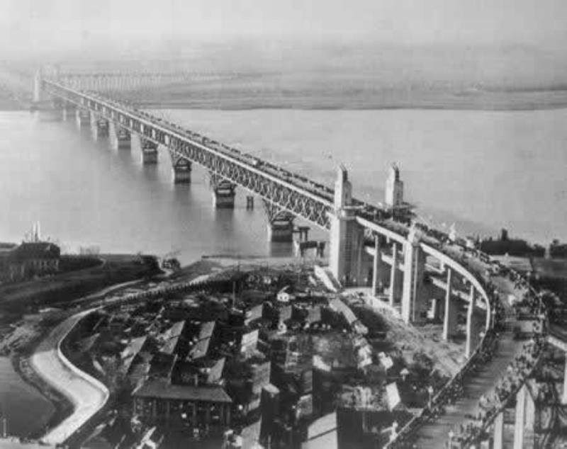 南京長江大橋正式建成通車