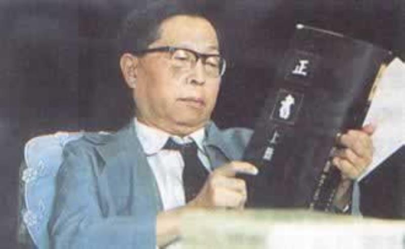 中國現(xiàn)代話劇奠基人曹禺逝世