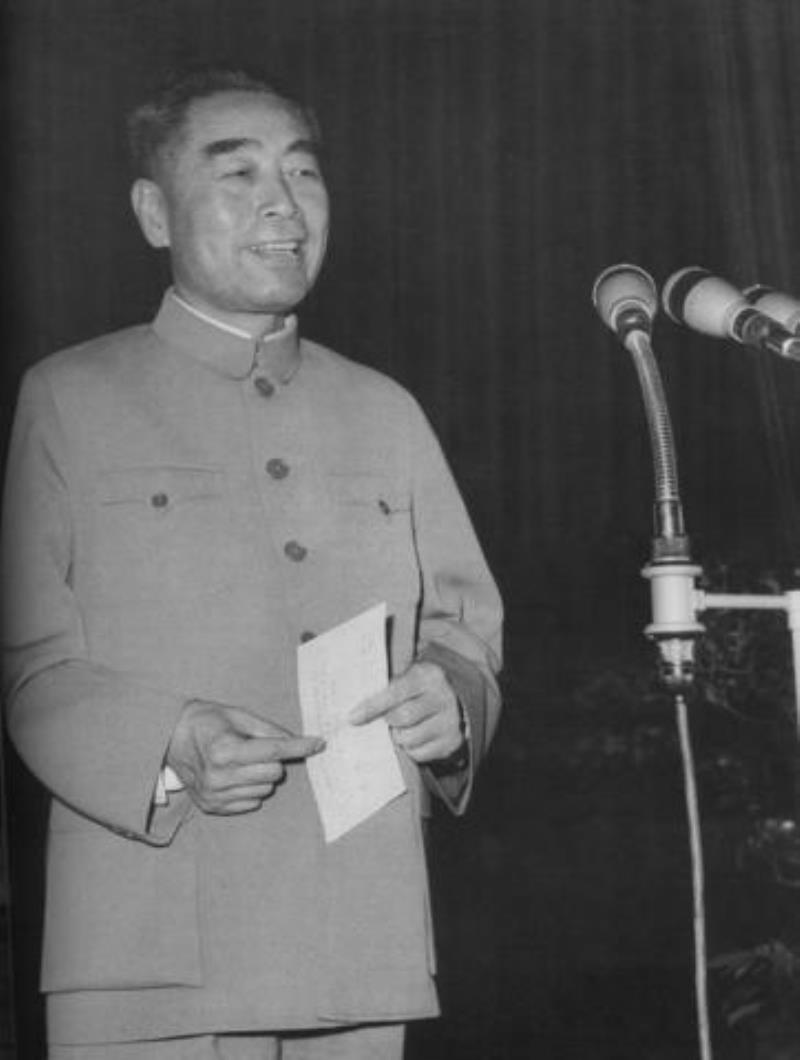 周恩來提出四個現(xiàn)代化