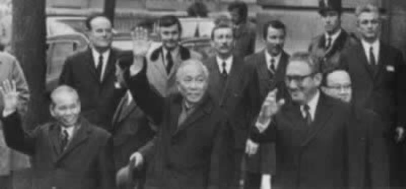越美簽定關(guān)于越南問題的巴黎協(xié)定