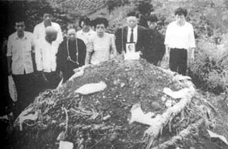 由臺(tái)灣組織的第一個(gè)臺(tái)灣返鄉(xiāng)探親團(tuán)抵達(dá)北京