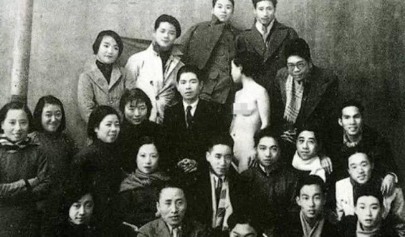 上海圖畫美術(shù)學(xué)院開(kāi)始使用人體模特