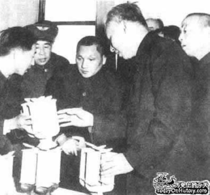 第一個五年計劃開始實施