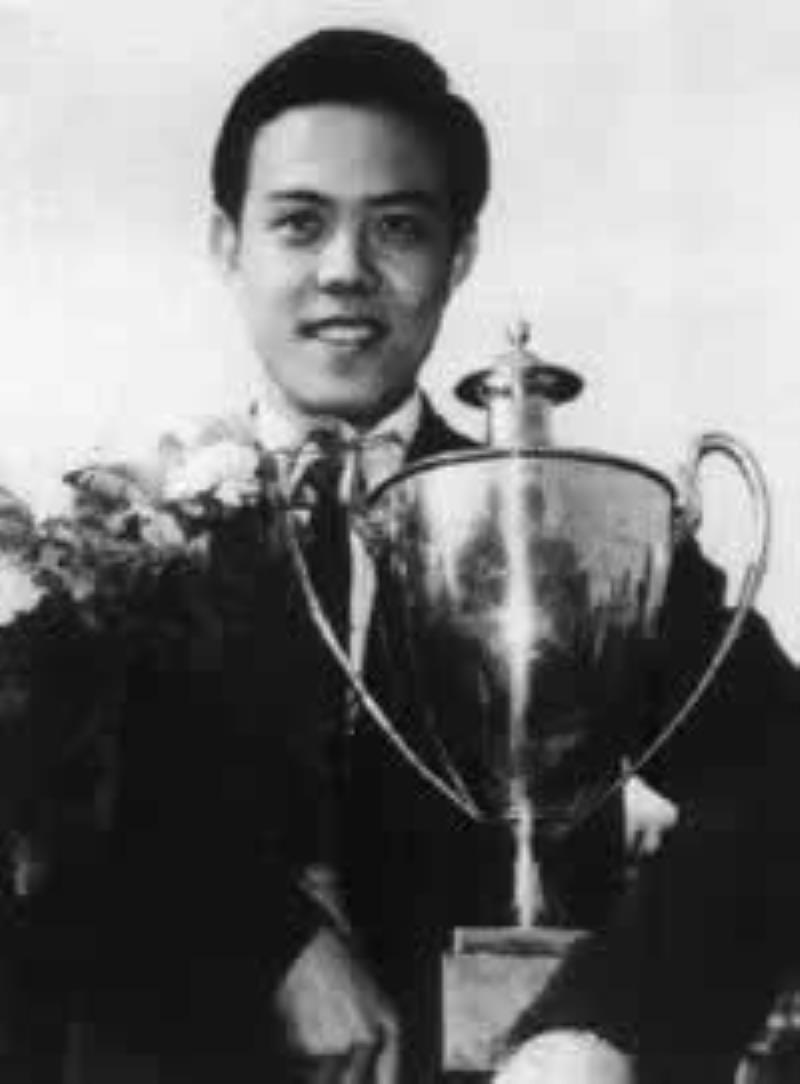 容國團(tuán)獲得第25屆世乒賽男單冠軍