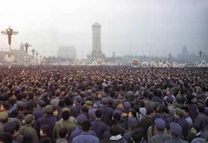 反對(duì)四人幫的四五運(yùn)動(dòng)爆發(fā)