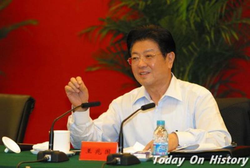 王兆國(guó)會(huì)見港澳特區(qū)青年企業(yè)家代表