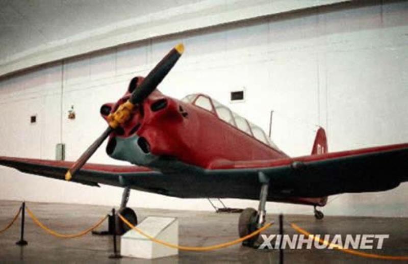 中國第一次自己制造初級教練機勝利