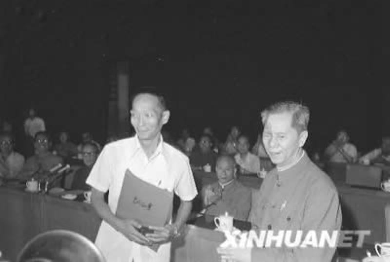 袁隆平榮獲我國(guó)第一個(gè)特等發(fā)明獎(jiǎng)
