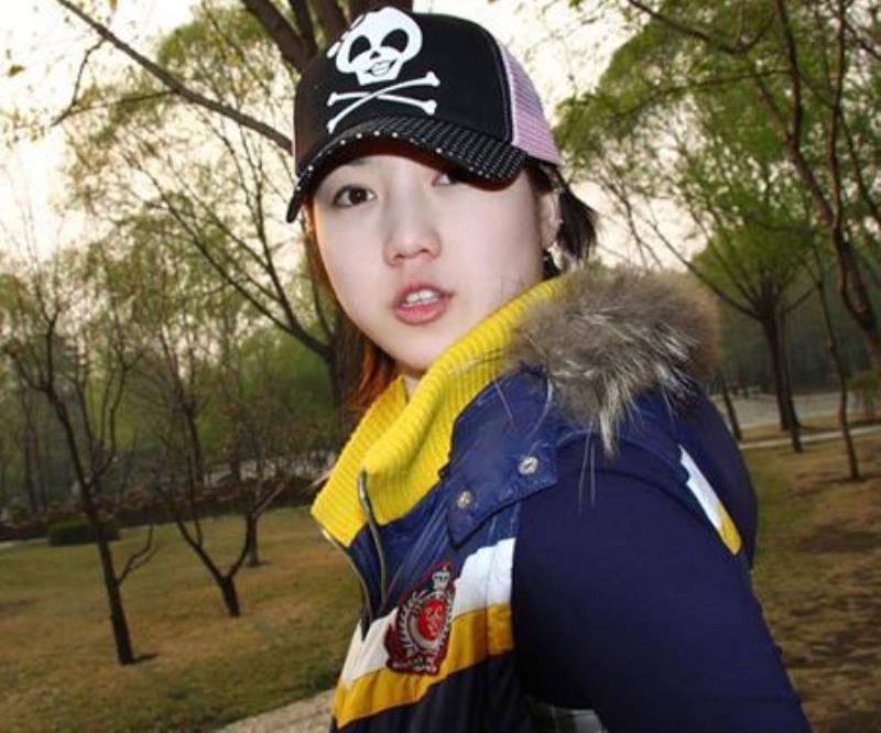 模特張?bào)阌瓿錾? /></p><p></p><p></p><p>張?bào)阌甑恼掌烤故撬囆g(shù)還是低俗?</p><p>挺雨派的網(wǎng)友說，張?bào)阌甑膶懻嬲掌碇儩崯o瑕，她展現(xiàn)了人體的藝術(shù)和美，凸顯了人體器官和結(jié)構(gòu)的和諧，沖破了世俗的樊籬，1塵不染地表達(dá)了少女的柔美和純潔，最重要的是人民美術(shù)出版社已出版過。</p><p></p><p></p>

          <p>本文地址:http://www.mcys1996.com/lishitanjiu/153486.html.</p>
          <p style=