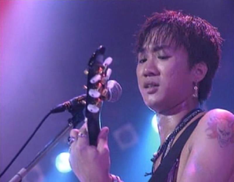 著名BEYOND搖滾樂(lè)隊(duì)黃家駒逝世