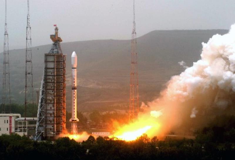 我國首顆新一代極軌氣象衛(wèi)星風(fēng)云三號在太原衛(wèi)星發(fā)射中心發(fā)射升空