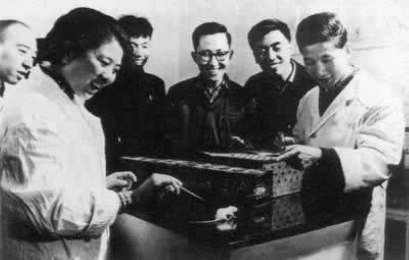 我國(guó)首次人工合成了牛胰島素結(jié)晶