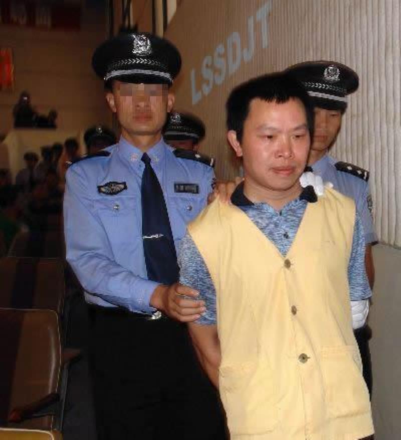 云南警察領(lǐng)導(dǎo)黑社會(huì)并組織賣(mài)淫獲死刑