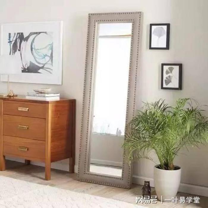 臥室擺放鏡子的風(fēng)水講究 客廳鏡子擺放最佳位置