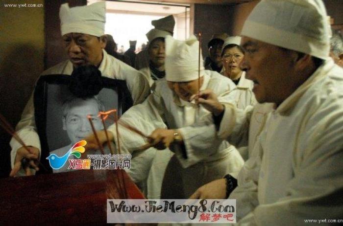 夢(mèng)見(jiàn)婆婆死了辦喪事 夢(mèng)見(jiàn)活著的婆婆去世什么預(yù)兆解夢(mèng)